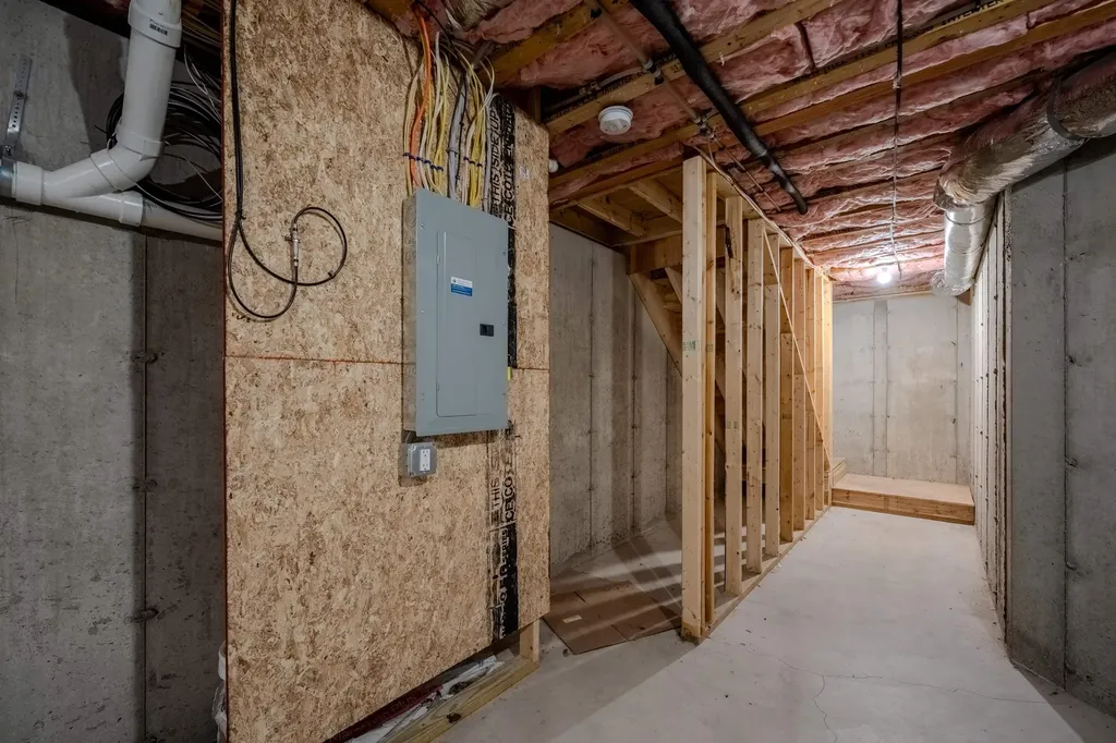 24 Cranberry Way Manchester NH 03109