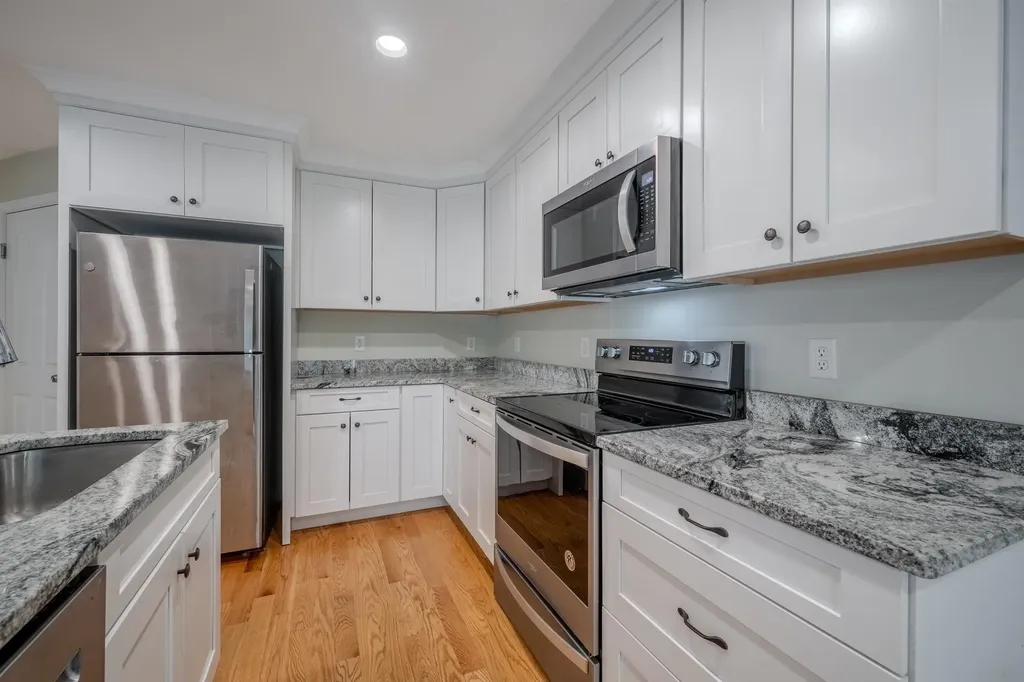 24 Cranberry Way Manchester NH 03109