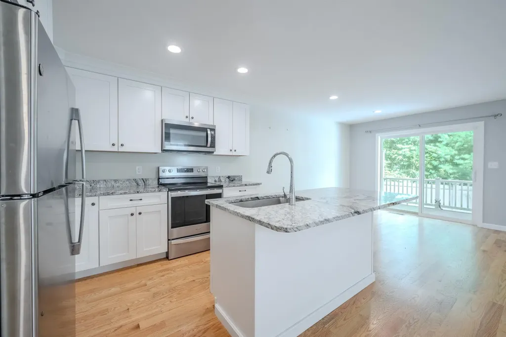 24 Cranberry Way Manchester NH 03109