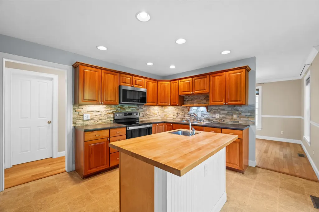 35 Gatchell Way Epping NH 03042