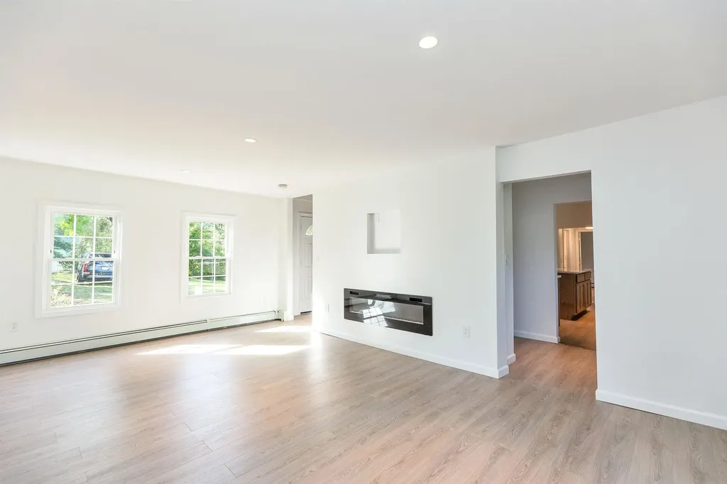 59 Hooksett Road Auburn NH 03032