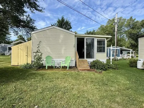 23 Whites Lane Grand Isle VT 05458