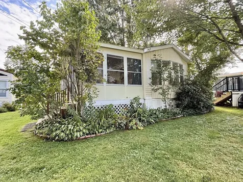 23 Whites Lane Grand Isle VT 05458