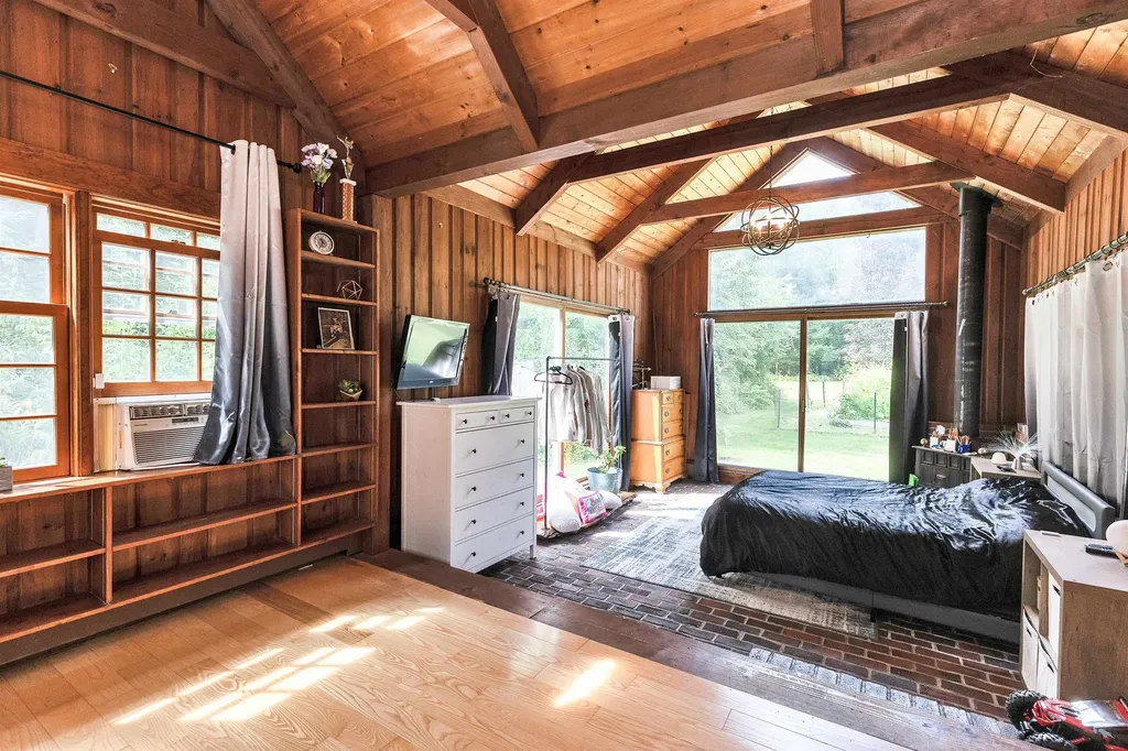 54 High Street Peterborough NH 03458