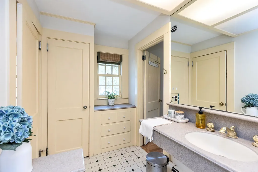 54 High Street Peterborough NH 03458