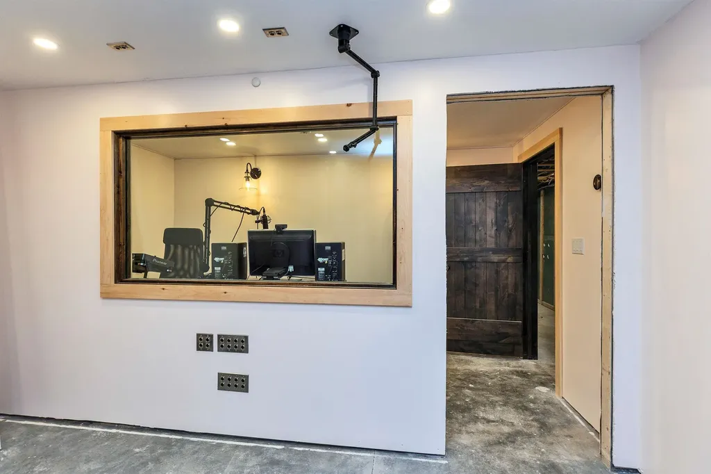 54 High Street Peterborough NH 03458