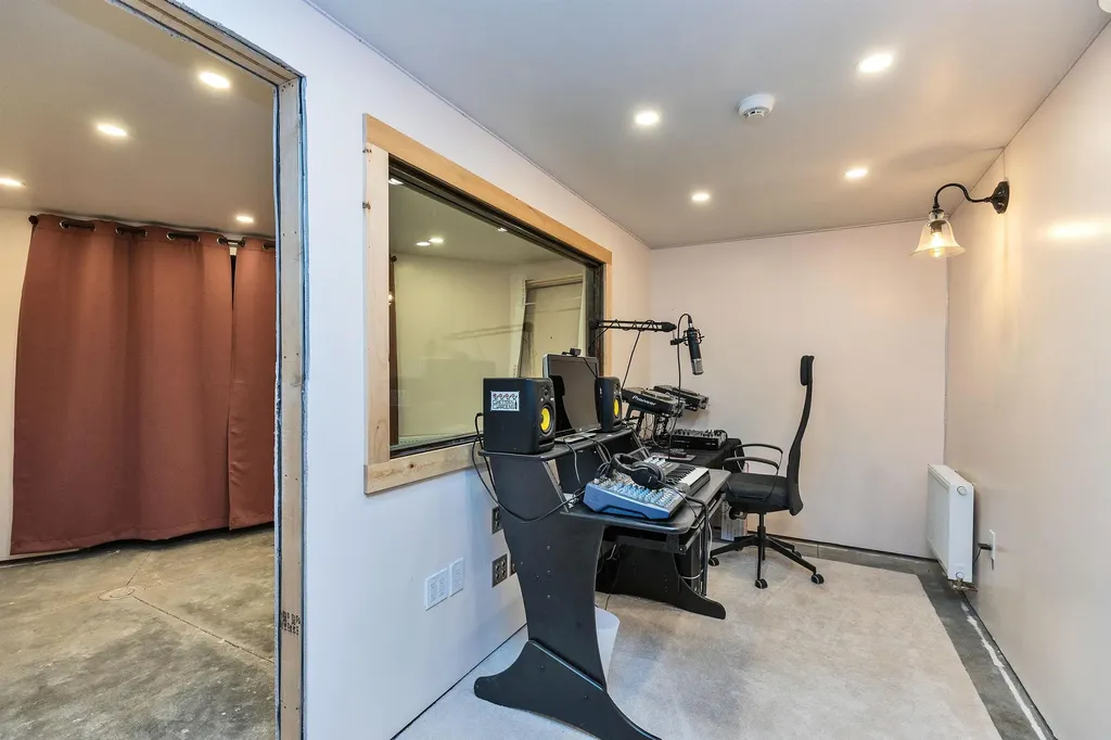 54 High Street Peterborough NH 03458