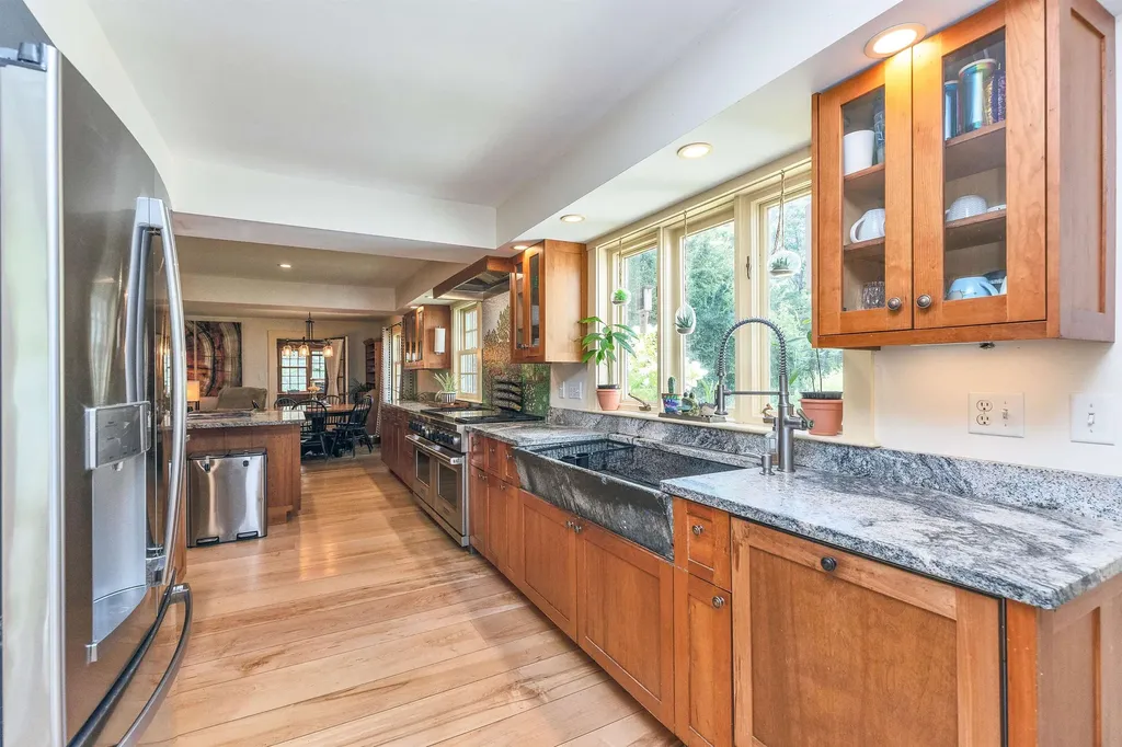 54 High Street Peterborough NH 03458