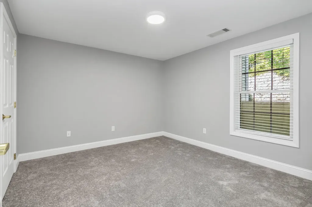 12 Vista Ridge Londonderry NH 03053