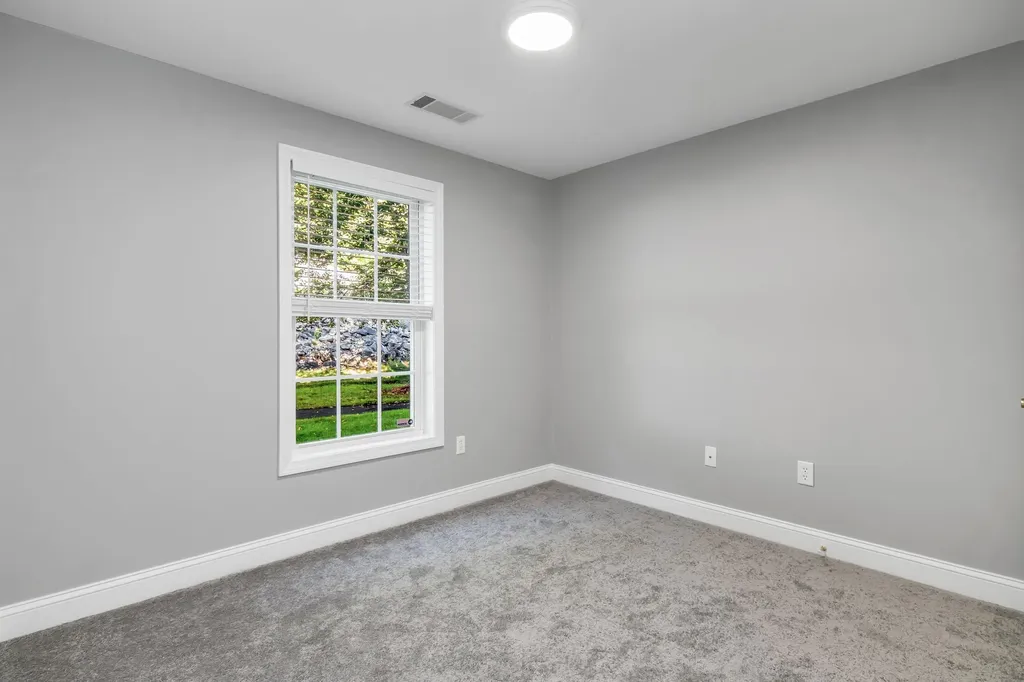 12 Vista Ridge Londonderry NH 03053