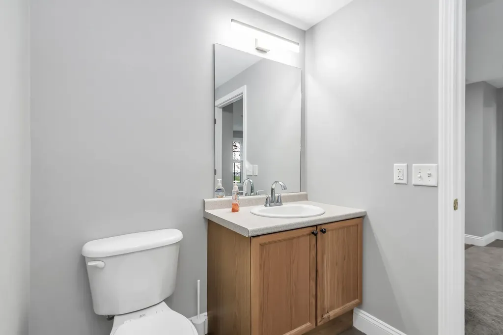 12 Vista Ridge Londonderry NH 03053