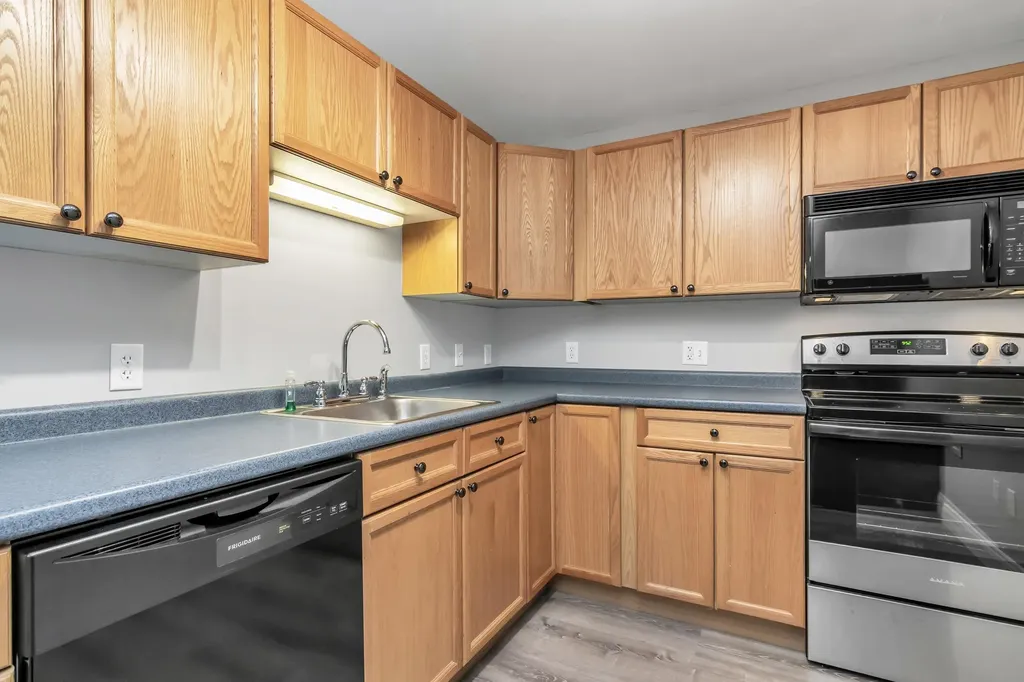 12 Vista Ridge Londonderry NH 03053