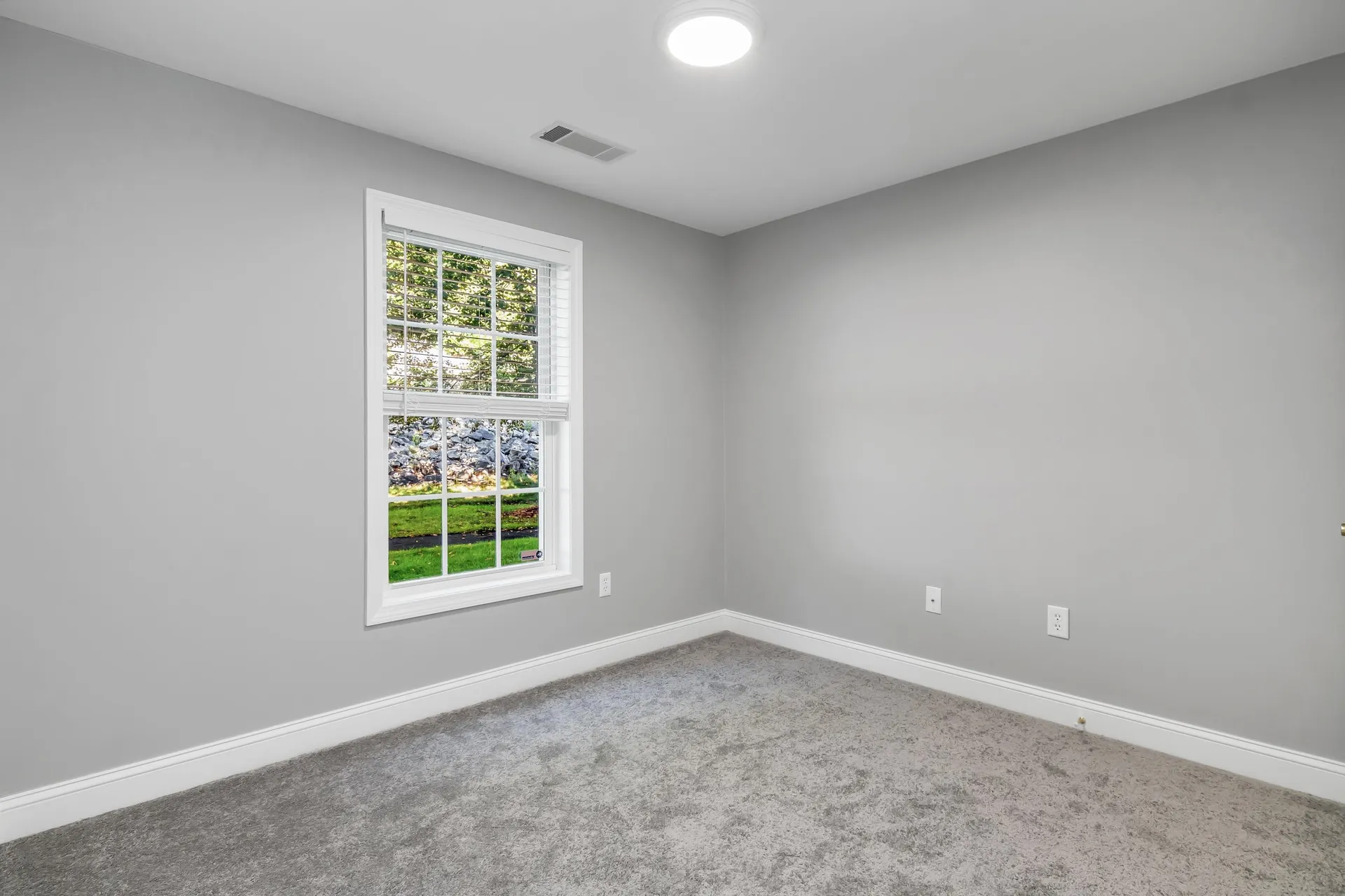 12 Vista Ridge Londonderry NH 03053