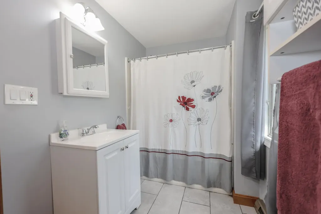 50 Dutton Road Pelham NH 03076