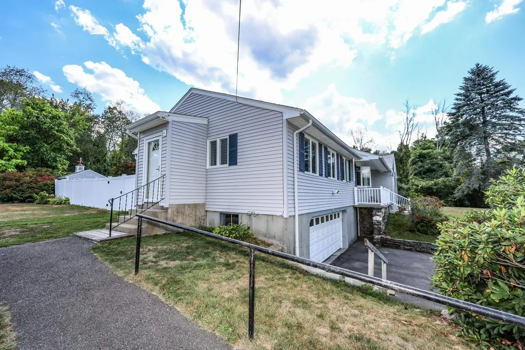 50 Dutton Road Pelham NH 03076