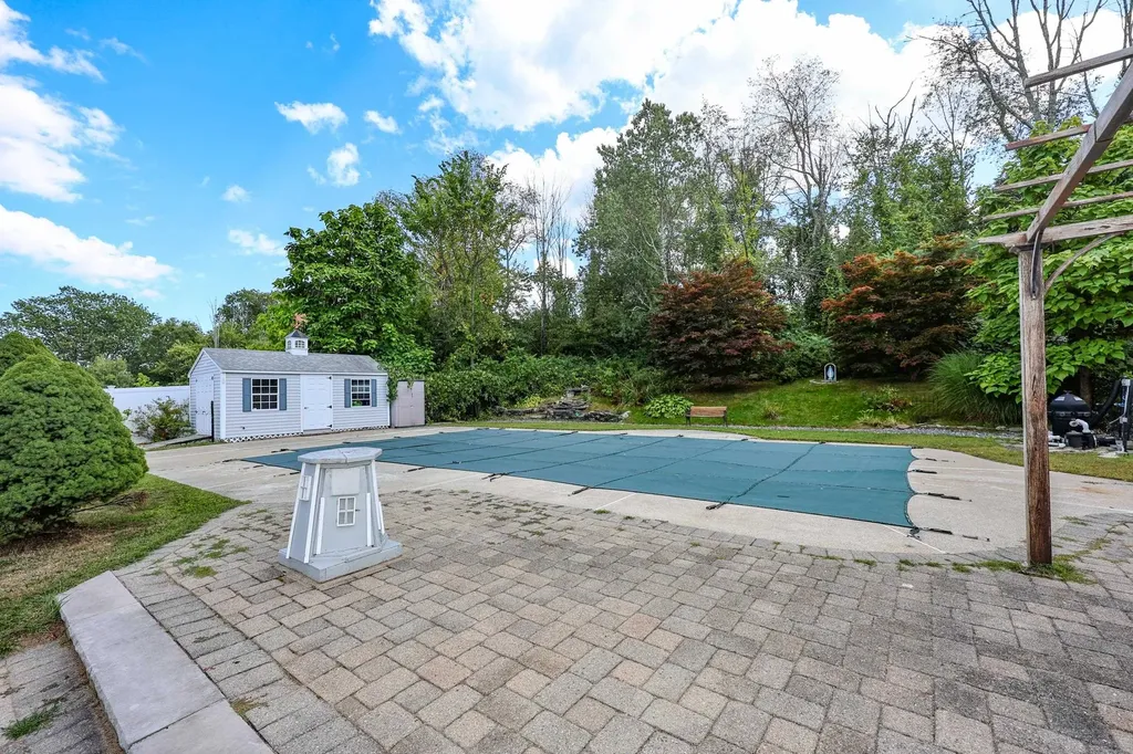 50 Dutton Road Pelham NH 03076