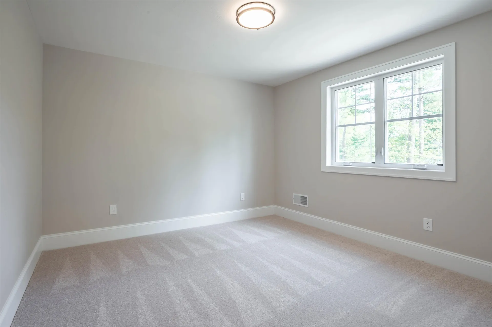 4 Hikers Lane Nashua NH 03062