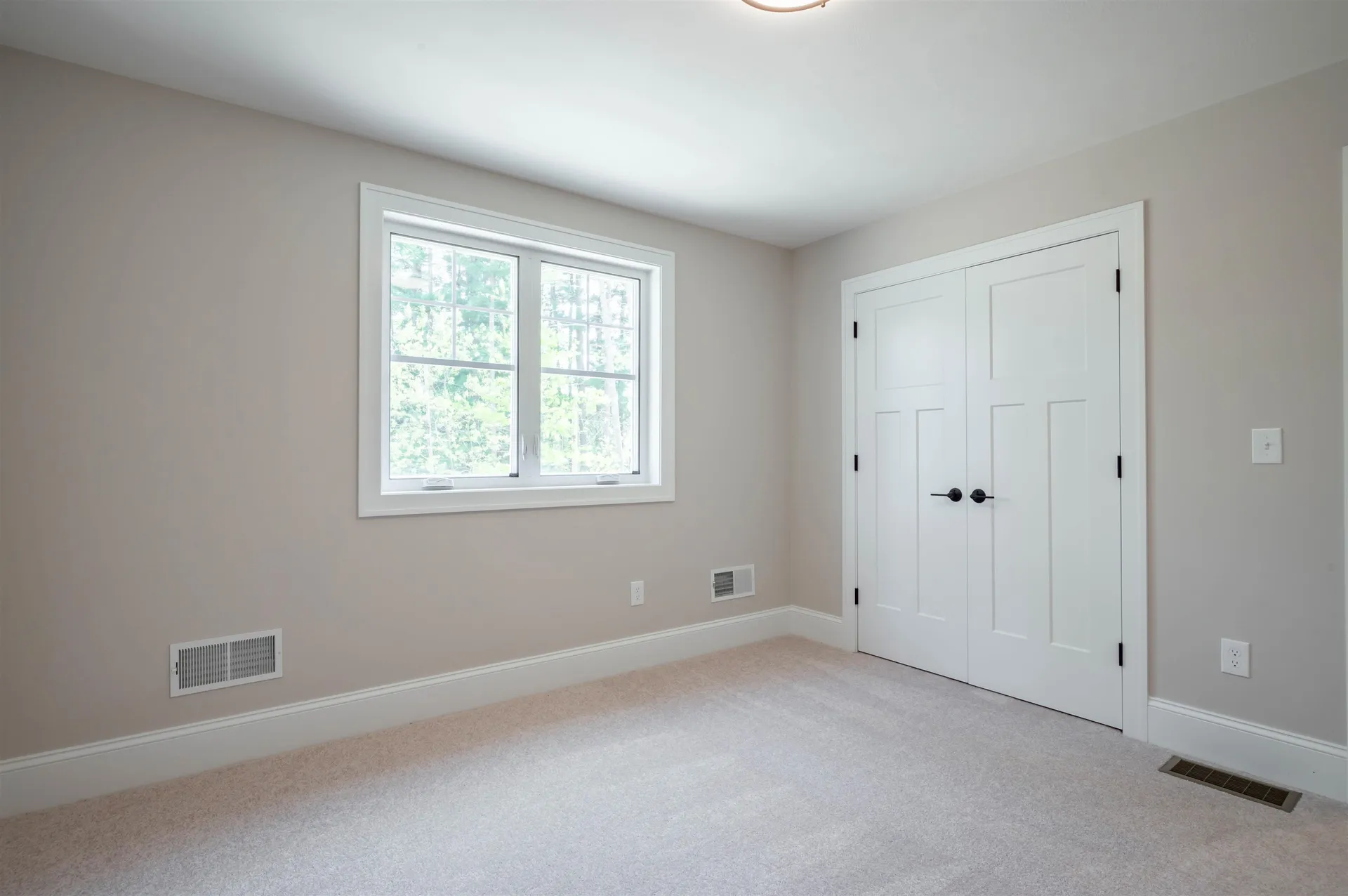 4 Hikers Lane Nashua NH 03062