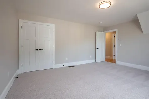 4 Hikers Lane Nashua NH 03062