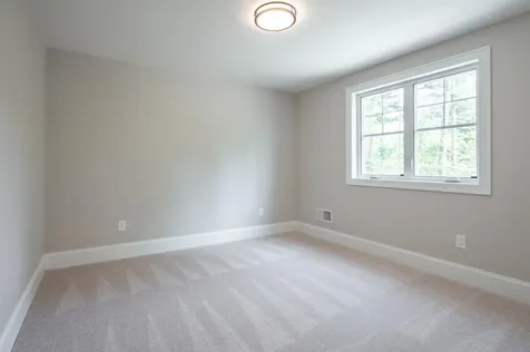 4 Hikers Lane Nashua NH 03062