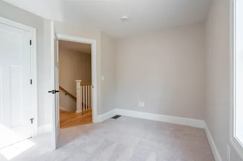 4 Hikers Lane Nashua NH 03062