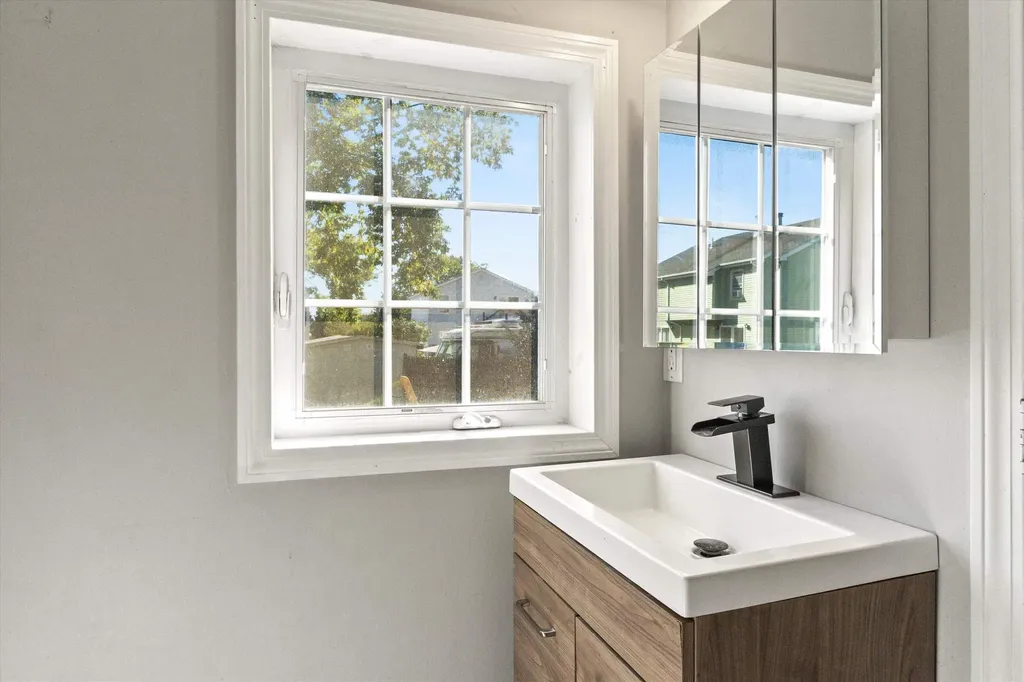 33 W. Elmhurst Avenue Manchester NH 03103