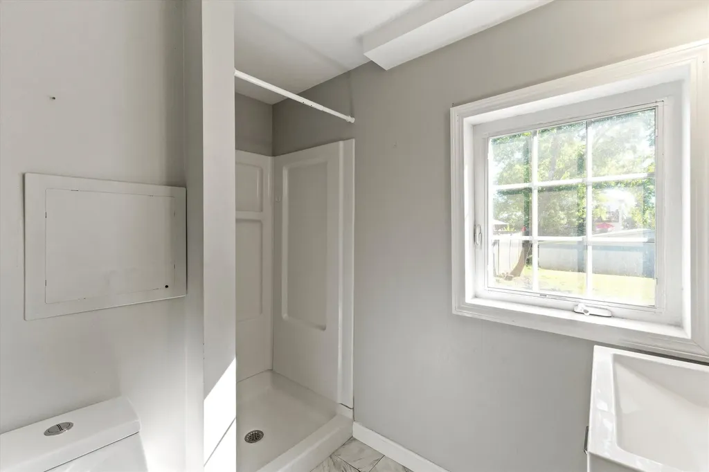 33 W. Elmhurst Avenue Manchester NH 03103