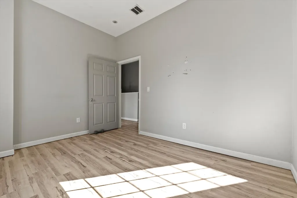 33 W. Elmhurst Avenue Manchester NH 03103