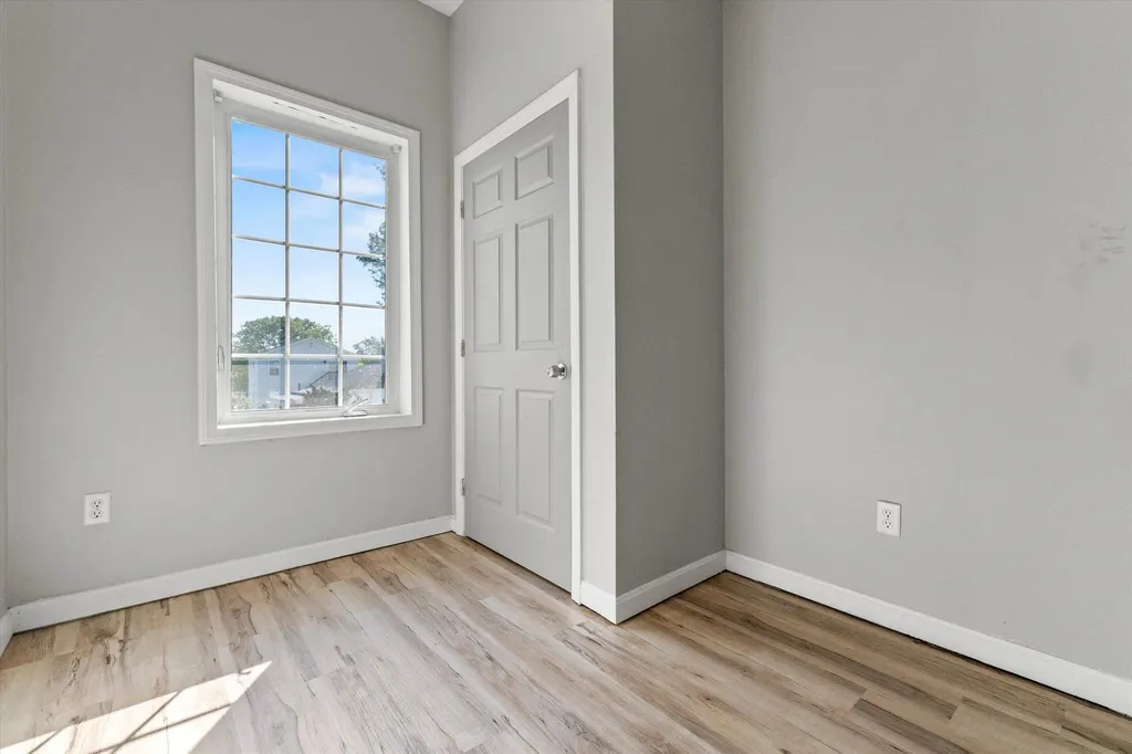 33 W. Elmhurst Avenue Manchester NH 03103