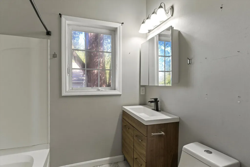 33 W. Elmhurst Avenue Manchester NH 03103