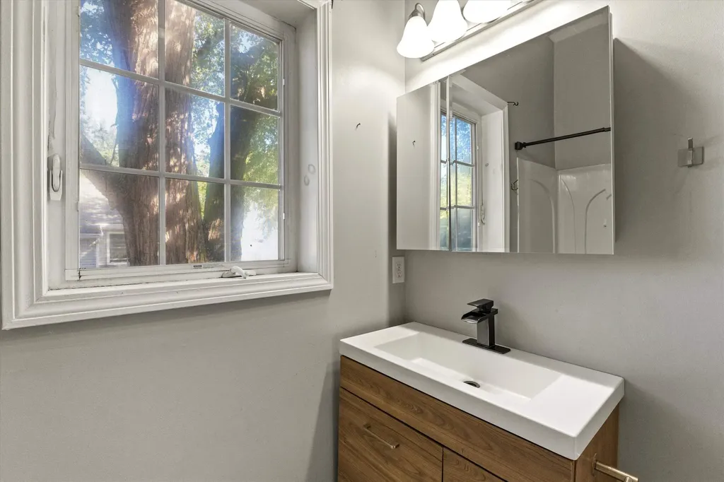 33 W. Elmhurst Avenue Manchester NH 03103