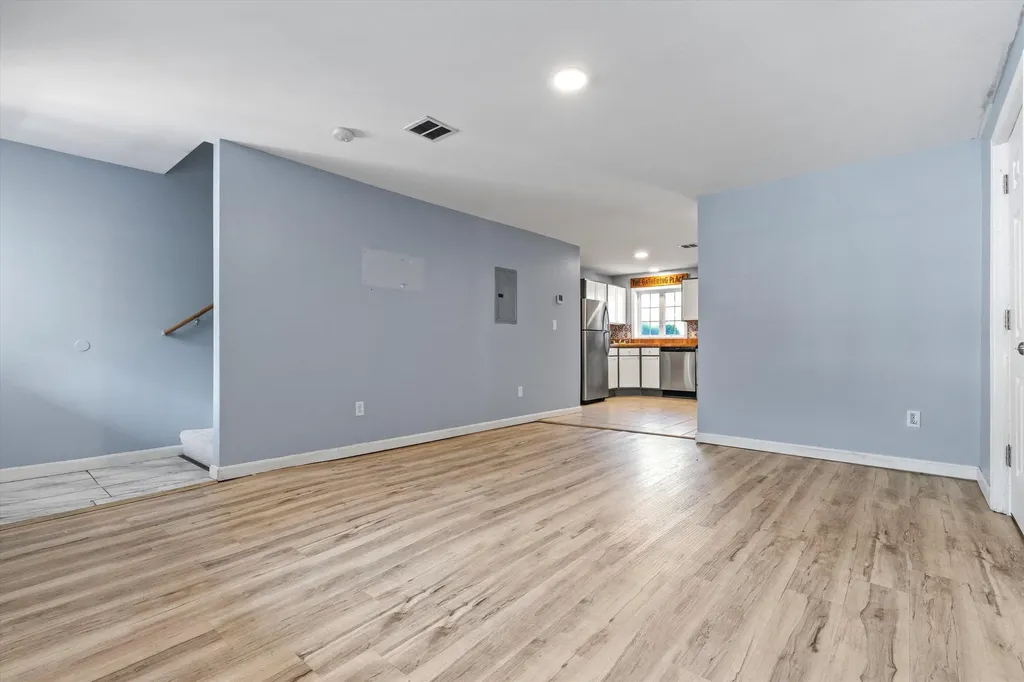 33 W. Elmhurst Avenue Manchester NH 03103