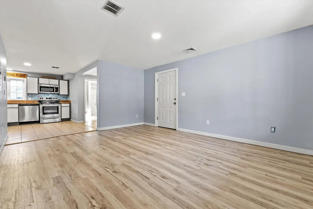 33 W. Elmhurst Avenue Manchester NH 03103