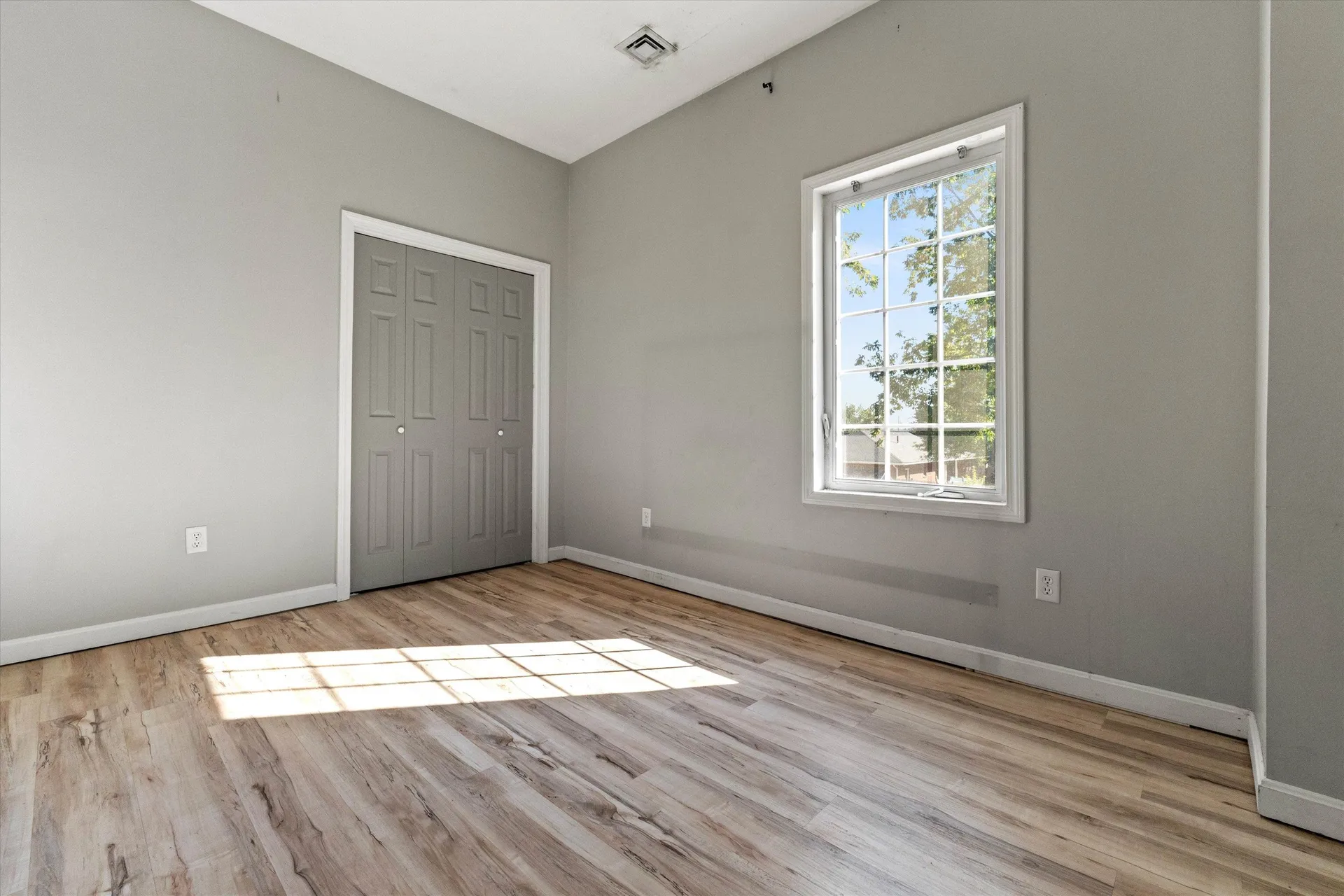 33 W. Elmhurst Avenue Manchester NH 03103