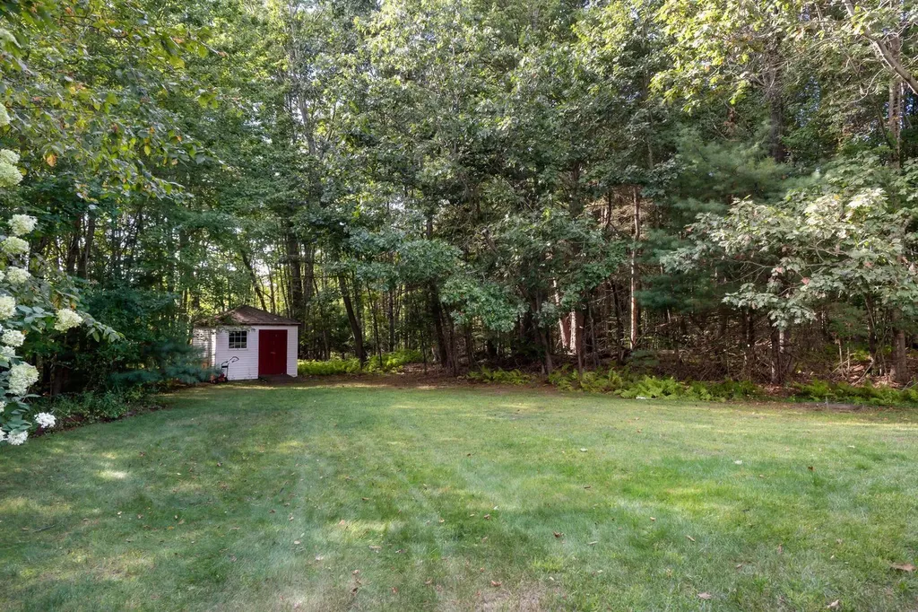 12 Parshley Lane Brentwood NH 03833