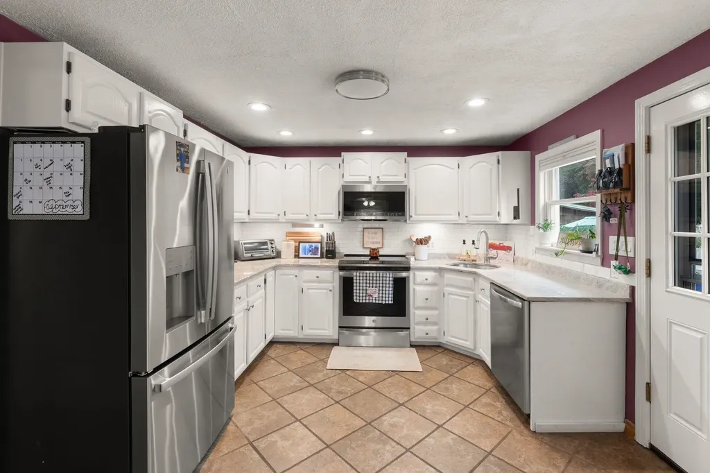 18 Field Avenue Salem NH 03079