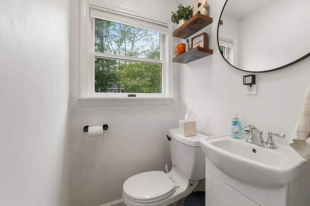 18 Field Avenue Salem NH 03079