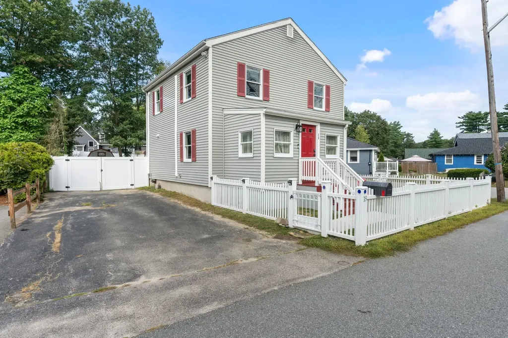 18 Field Avenue Salem NH 03079