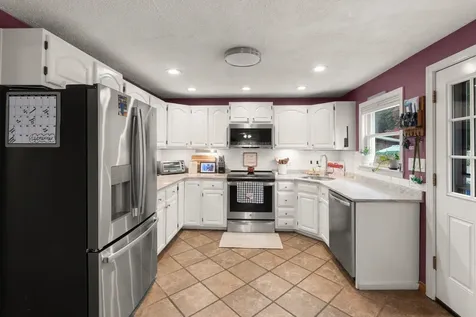 18 Field Avenue Salem NH 03079