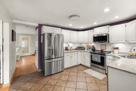 18 Field Avenue Salem NH 03079