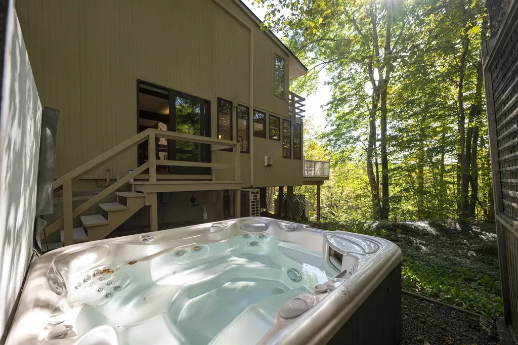 1877 Willard Road Hartford VT 05059