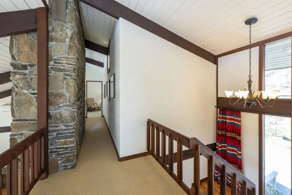 1877 Willard Road Hartford VT 05059
