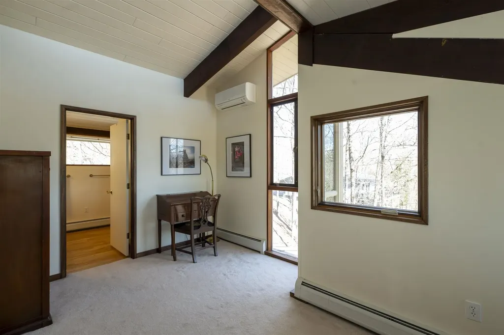 1877 Willard Road Hartford VT 05059