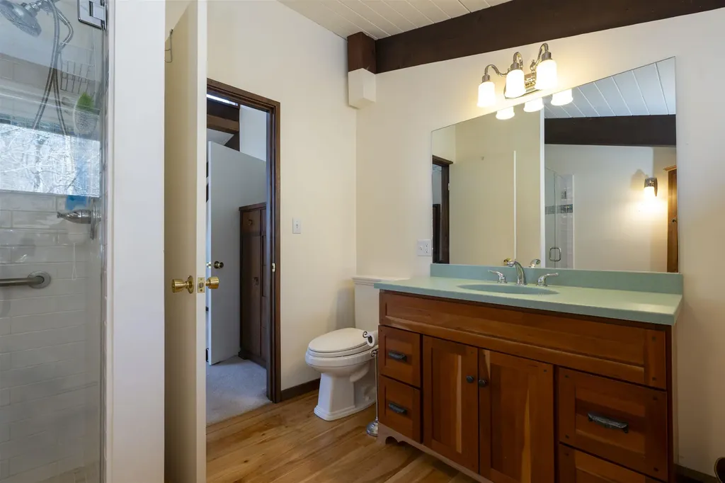 1877 Willard Road Hartford VT 05059
