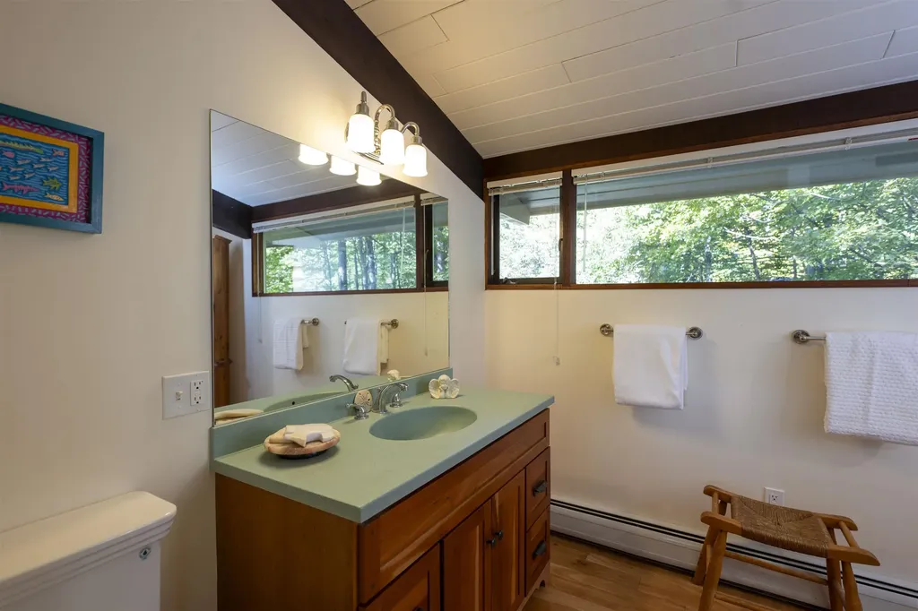 1877 Willard Road Hartford VT 05059