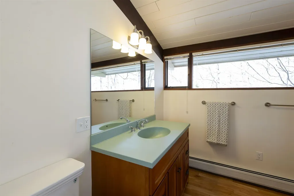 1877 Willard Road Hartford VT 05059