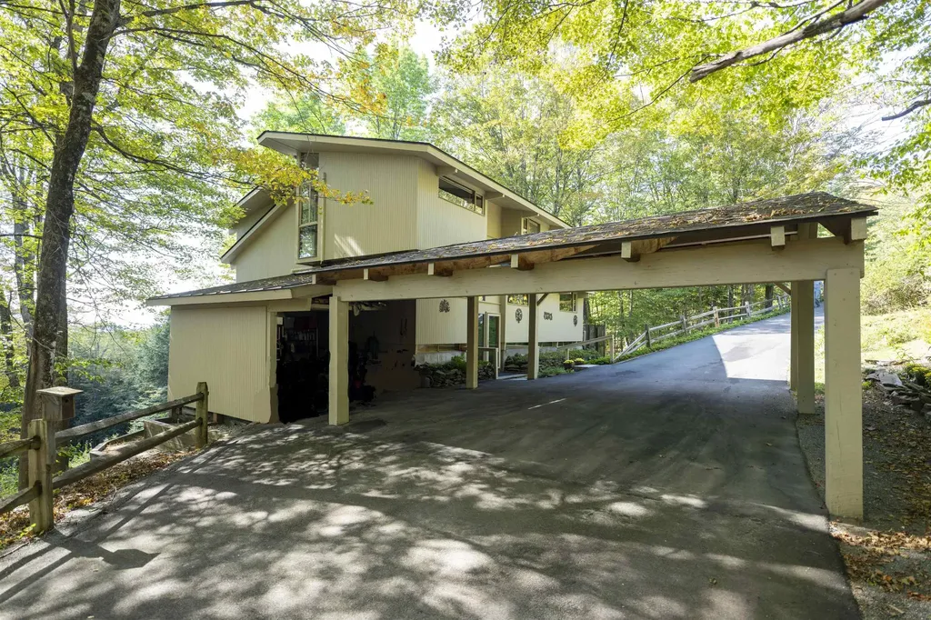 1877 Willard Road Hartford VT 05059