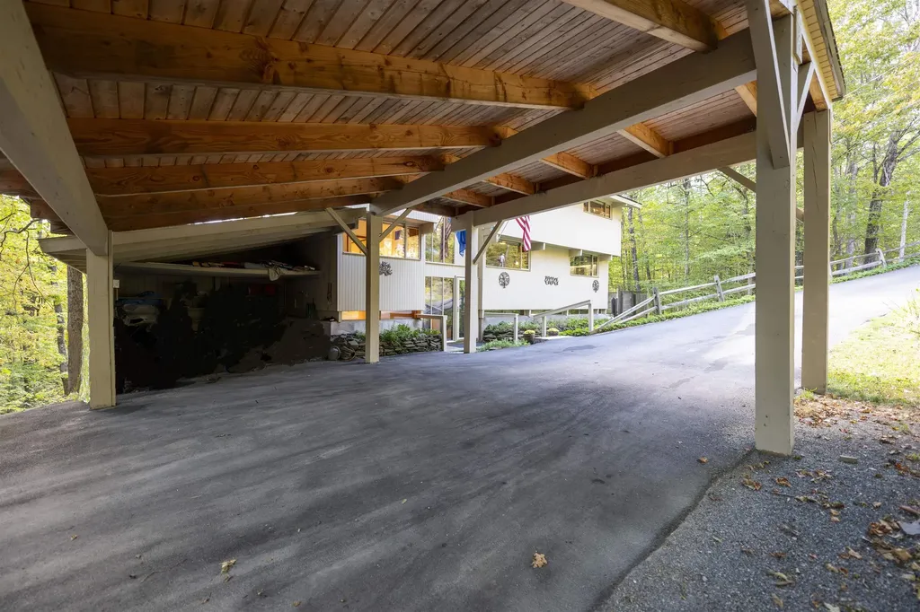 1877 Willard Road Hartford VT 05059