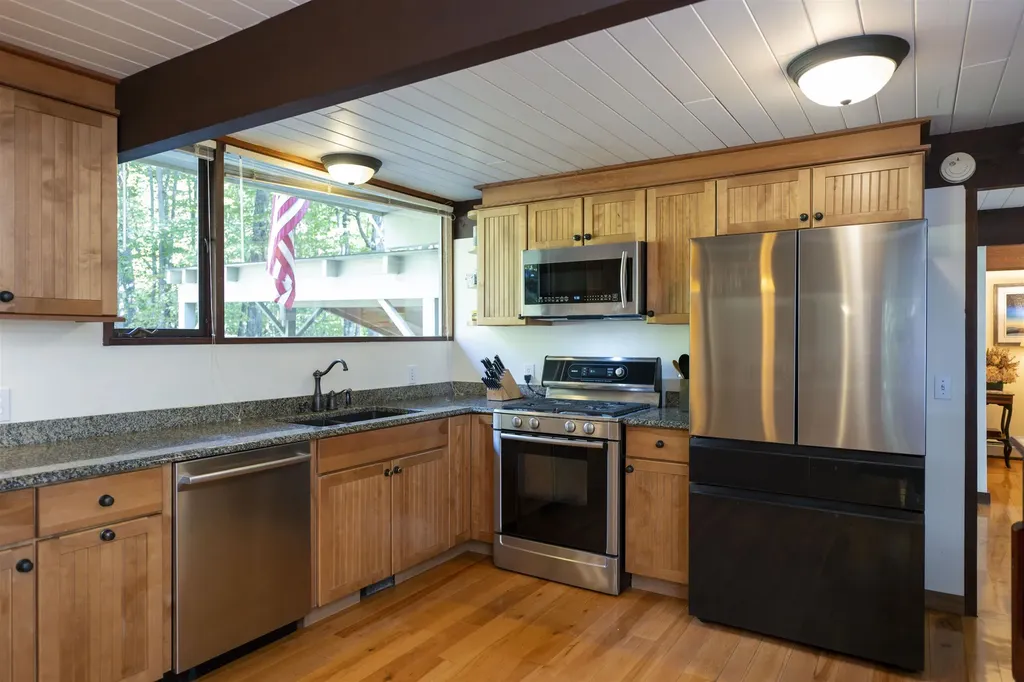 1877 Willard Road Hartford VT 05059