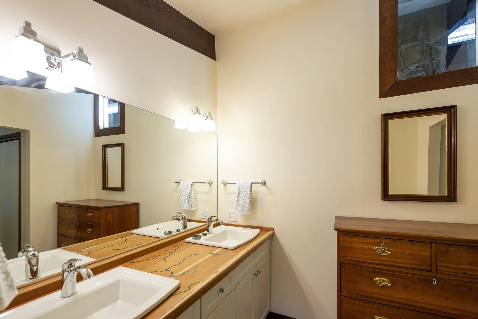 1877 Willard Road Hartford VT 05059